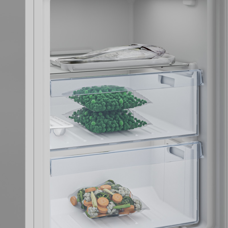 Холодильник Beko RCSA240K40WN