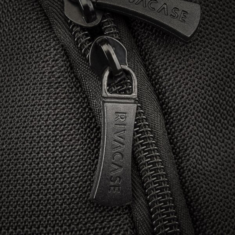 Рюкзак для ноутбука RivaCase 8460 чорний 17 дюймів.